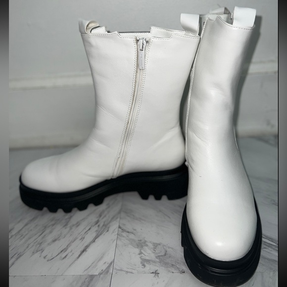 White boots - Picture 4 of 5
